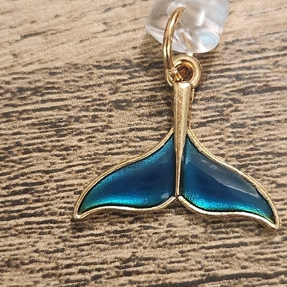 Whale Tail Dust Cap Charm Apple - Picture 2 of 4